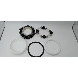 VTG Set of 5 Black and White Lucite Bangle and Beaded Bracelets Boho Goth
